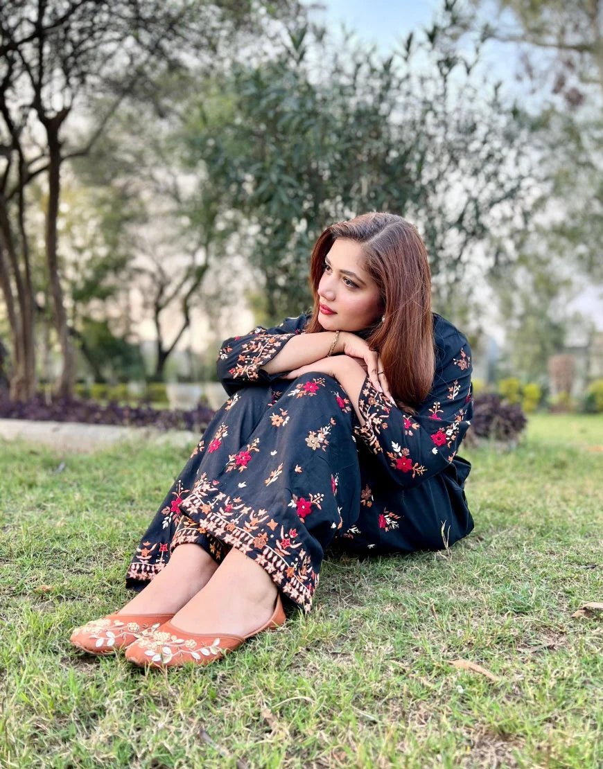 Hand-Embroidered Cotton Lawn 2-Piece – Eid & Summer Collection